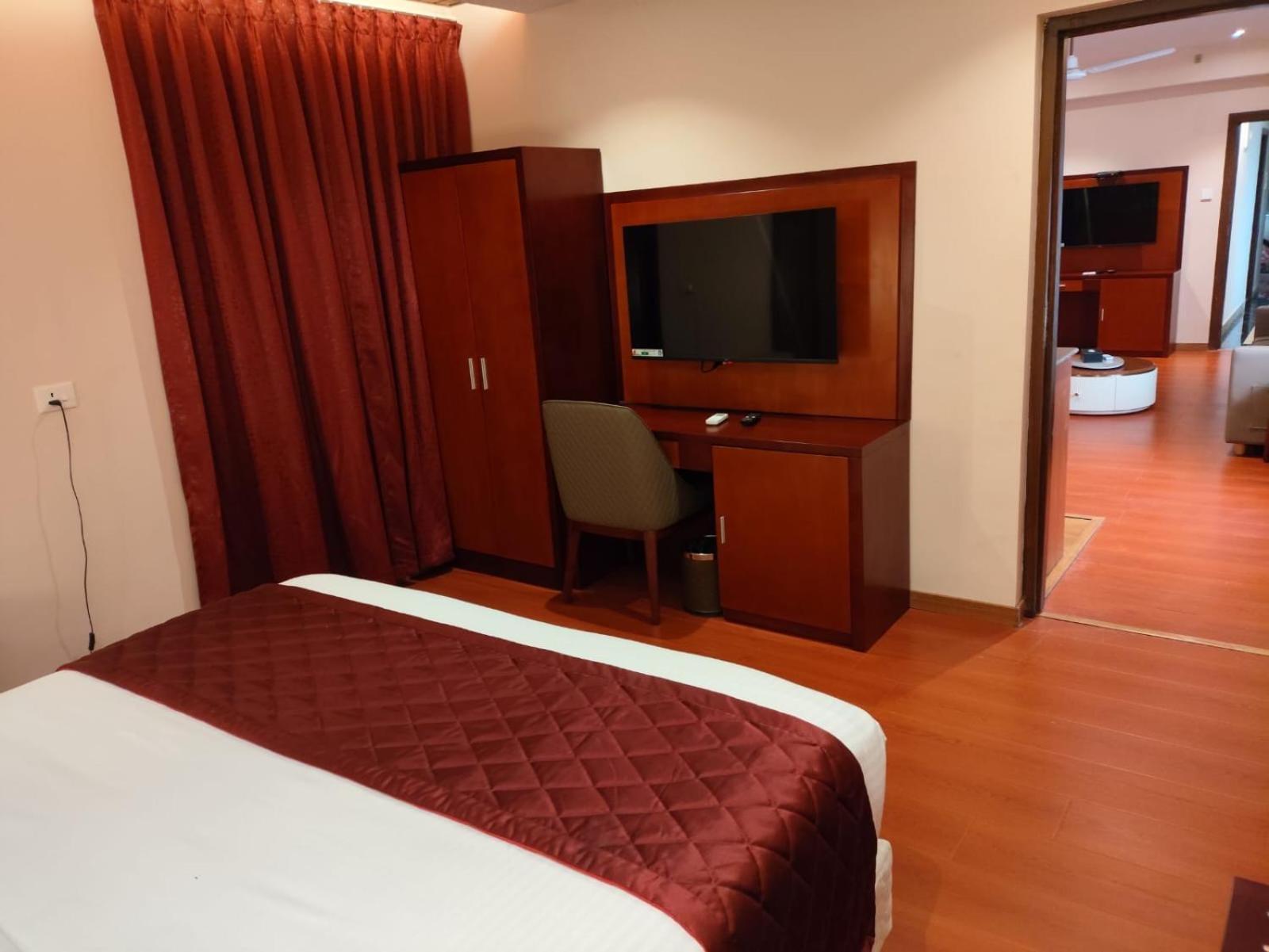 Park Avenue Hotel & Apartments Trichy Tiruchirappalli Esterno foto