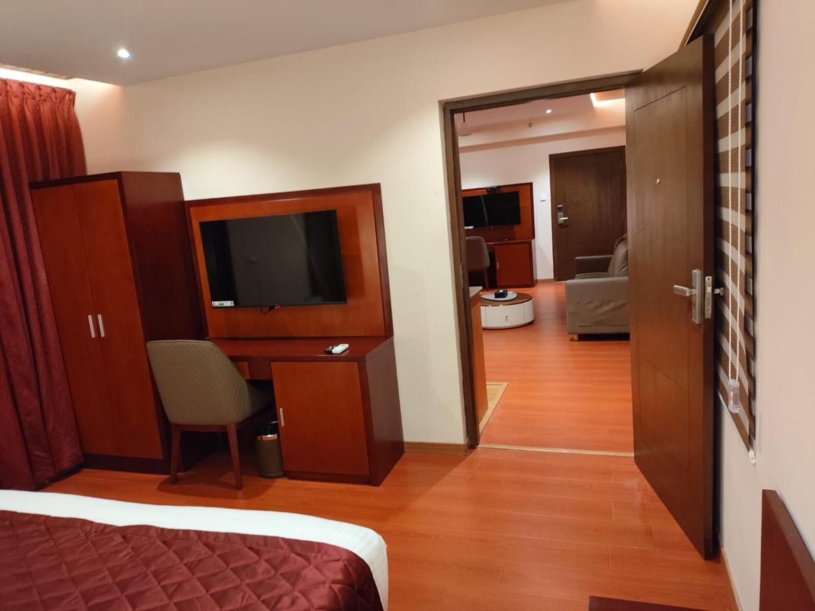 Park Avenue Hotel & Apartments Trichy Tiruchirappalli Esterno foto