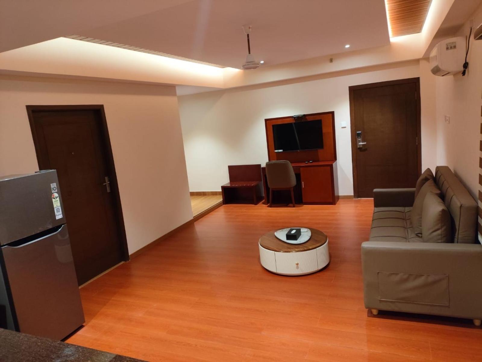 Park Avenue Hotel & Apartments Trichy Tiruchirappalli Esterno foto